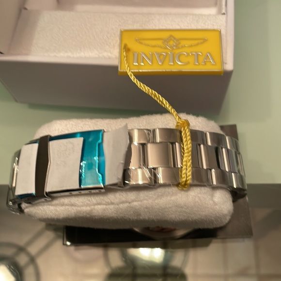 Invicta watch NWT invincible in detail $695 in the box with the warranty - Picture 7 of 10